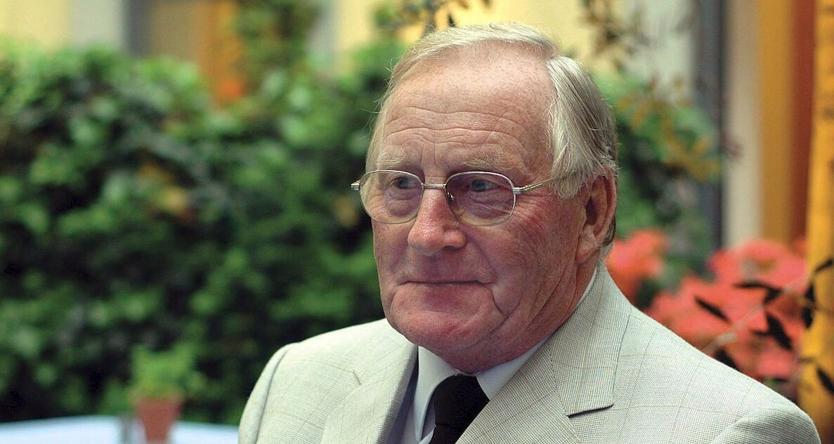 The author of this book is Alan Carr.