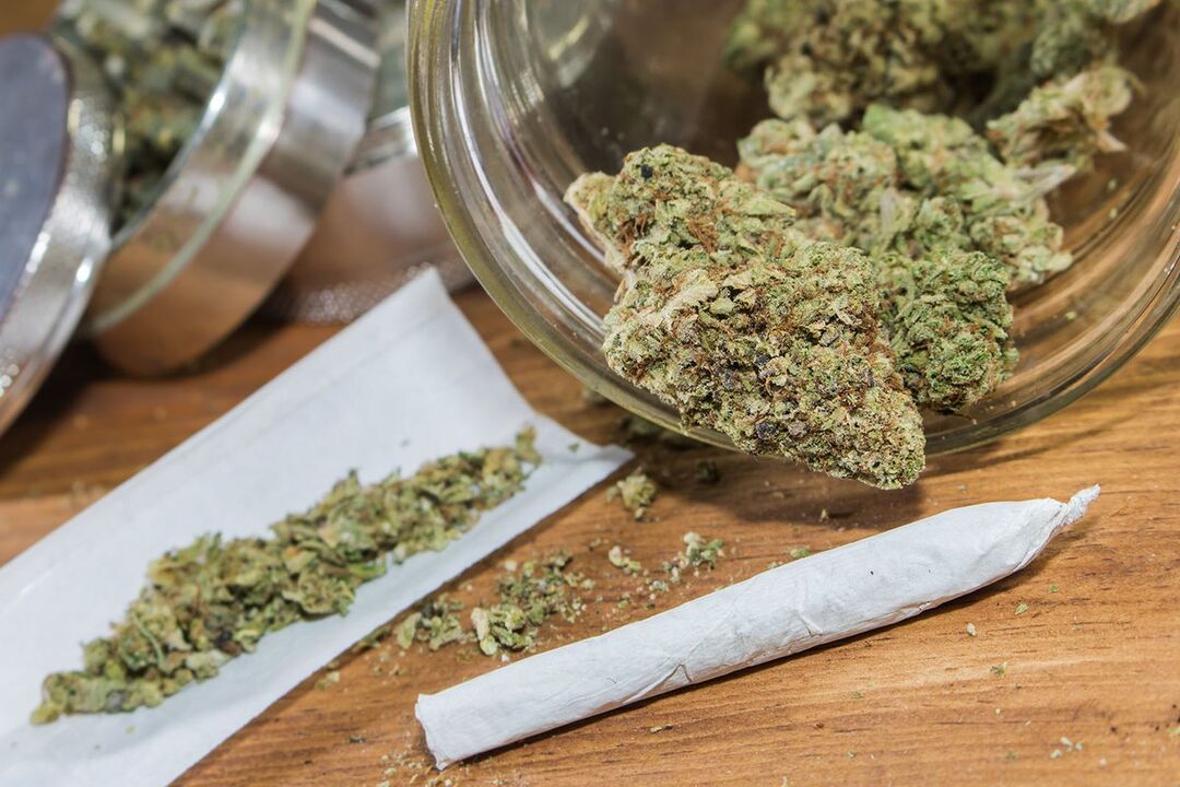 Smoking weed in different ways